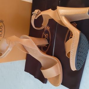Gorgeous Tod's Tan Platform Sandal Size 37.5 NIB